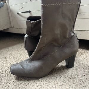 Women’s Mid-Calf Heeled Boots - Grey